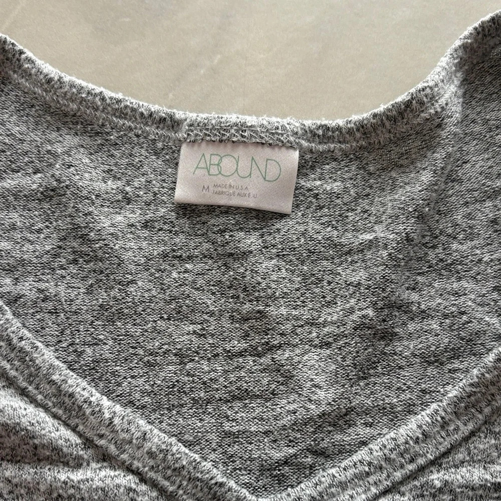 Abound Heather Gray V-Neck Short Sleeve Tee - Picture 2 of 3
